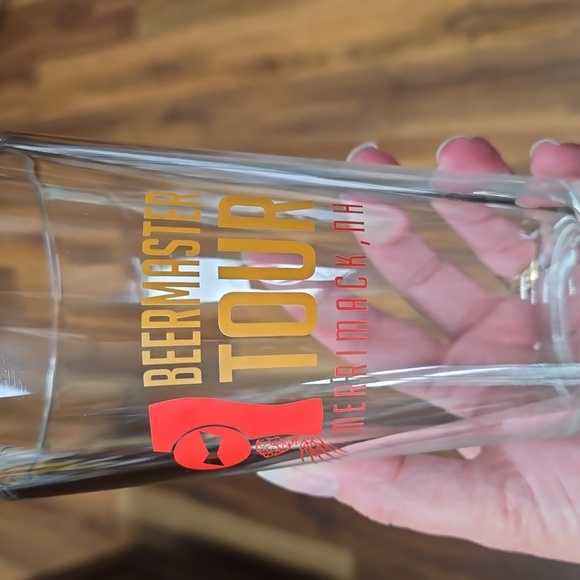 Pair of Collectible BeerMaster Tour Budweiser Plant Merrimack, NH Glasses - Picture 2 of 4